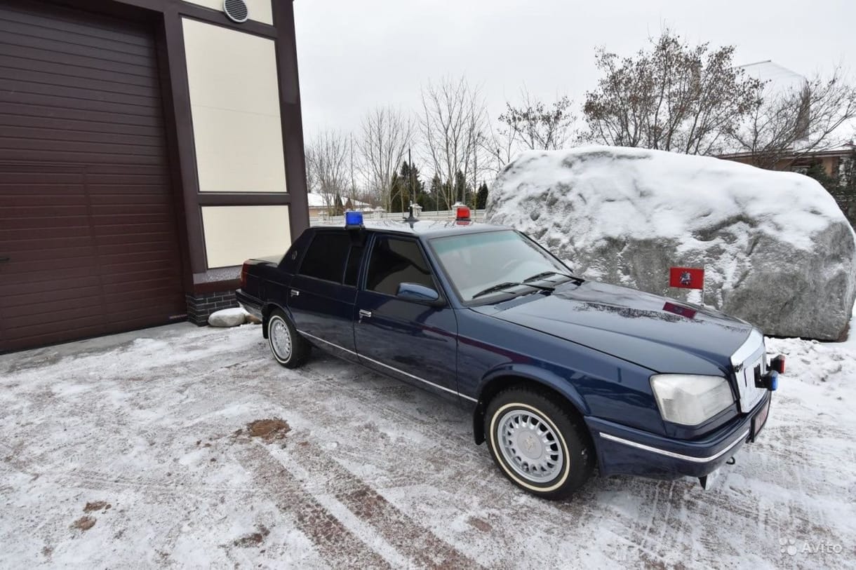Eladó a kormányzati Moszkvics, ami drágább, mint egy új S-osztályos Mercedes
