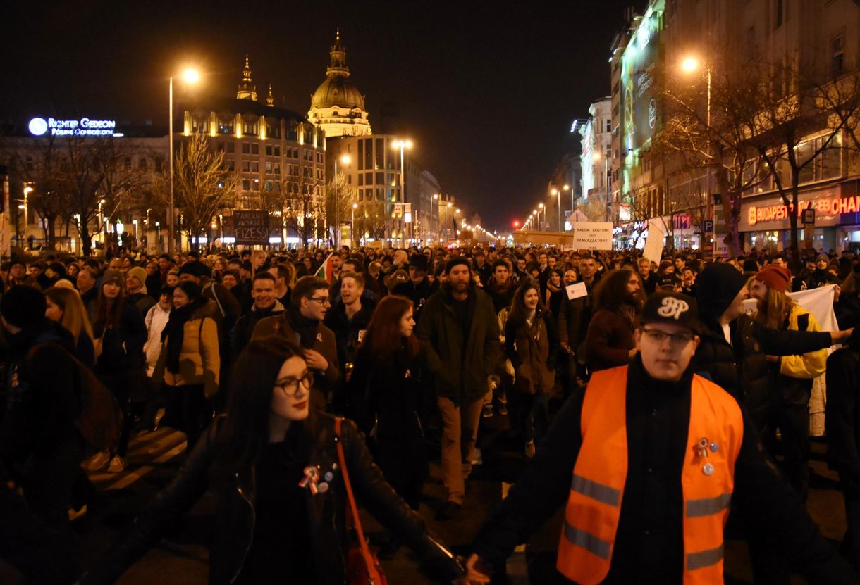 A Békemenet szervezői gyalázzák az ellenzéki tüntetést: 