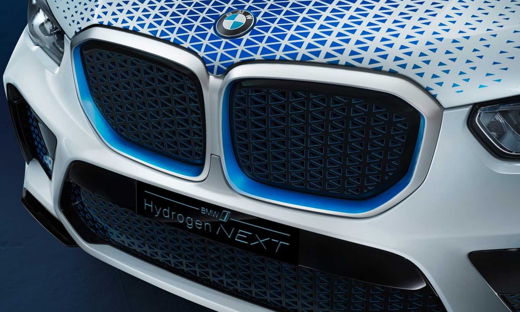 A Toyota segítségével készül a percek alatt feltölthető villanyos BMW X5