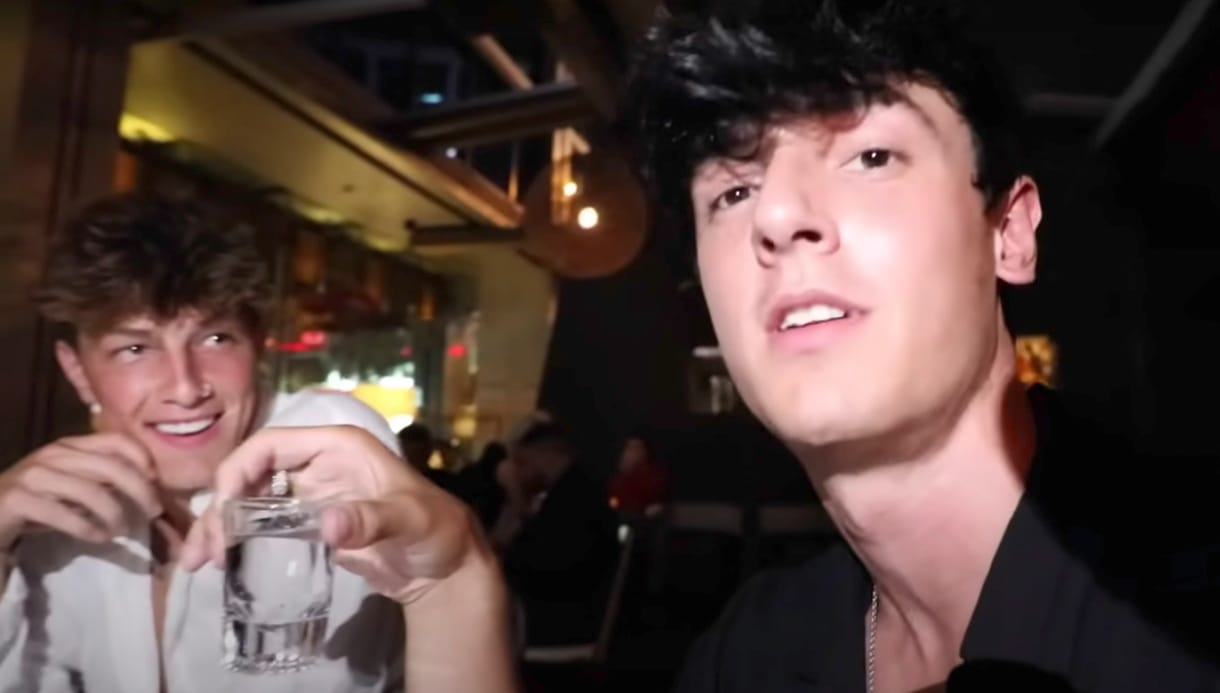 „Megérdemeltem” – rendőrségi ügy lett abból, hogy a TikTok-sztárok járvány idején partiztak