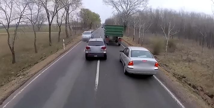 Ezeket a szabálytalankodókat civil autósok videói alapján bírságolták meg