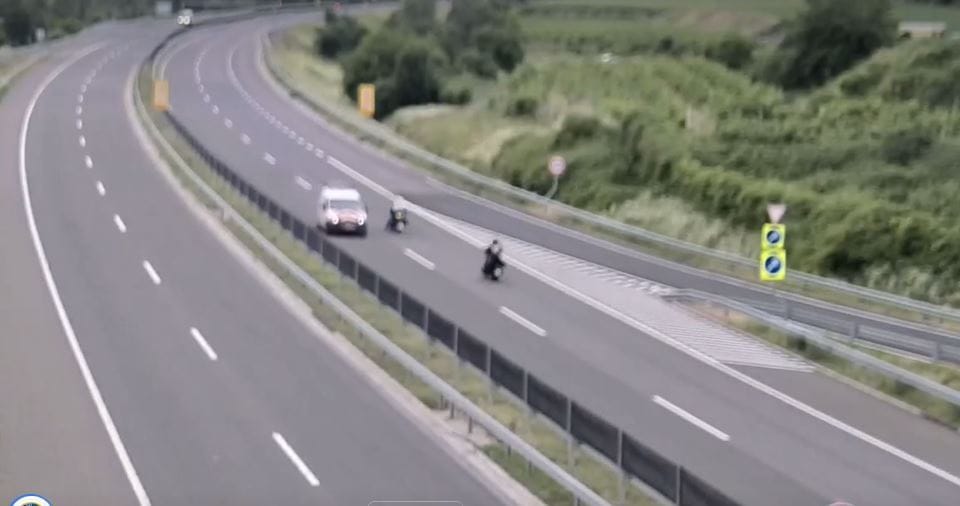 Szerinte nem volt egyértelmű a terelés – kilométereket ment szembe a forgalommal az M6-son