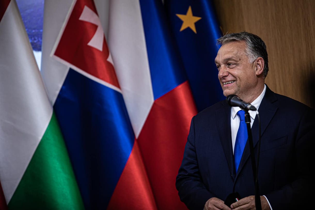 Financial Times: Itt az ideje, hogy az EU megfékezze Orbánt és Kaczynskit
