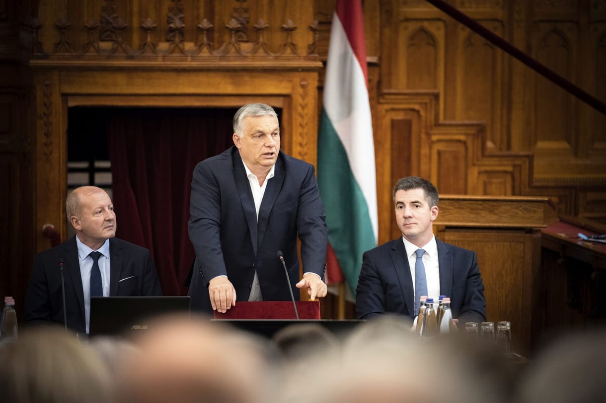 Orbán Viktor összehívta a 135 legbátrabbat, hogy elmondja: megvédik Magyarországot