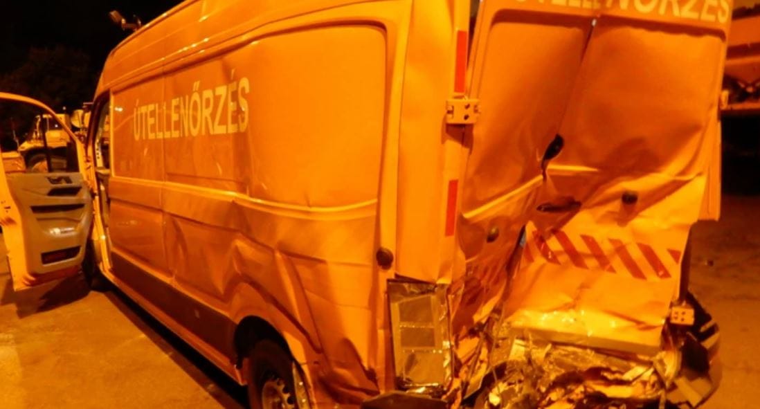 Csak az elmúlt hónapban három kocsiját törték totálkárra a közútkezelőnek a figyelmetlen autósok