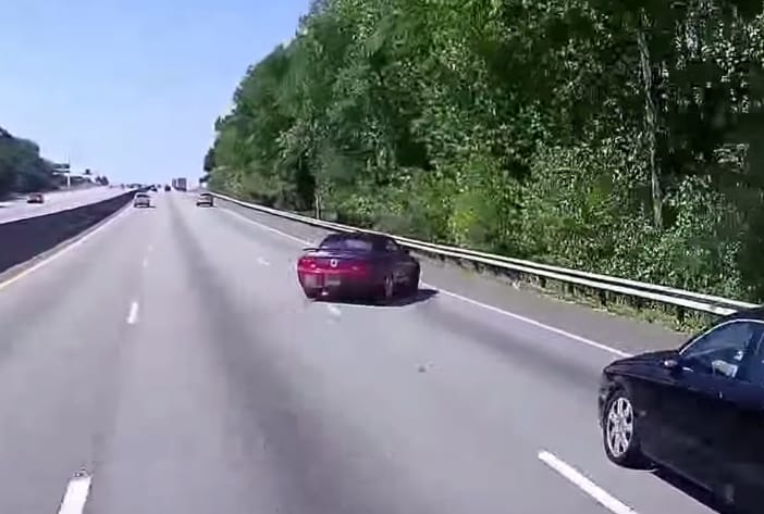 Így kell összetörni egy vadonatúj Mustangot - videó