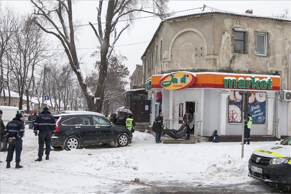 Robbanás volt egy élelmiszerboltnál Moldova fővárosában, ketten meghaltak