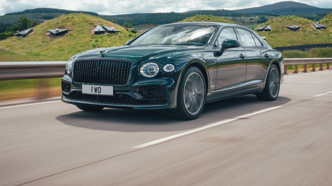 Már a Bentley Flying Spurből is van konnektoros