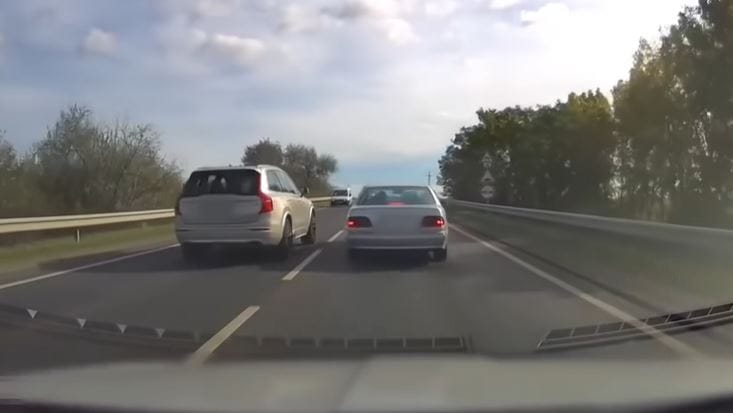 Újabb résszel jelentkezett a rendőrség, amikor civil felvételek alapján bírságoltak  