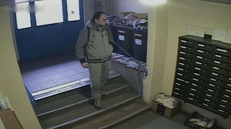 Postaládát feszített fel, és onnan lopott ez a férfi - videó