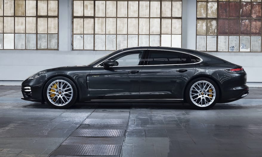 Zöld rendszám és biturbó V8: 760 lóerő az új Porsche Panamerában