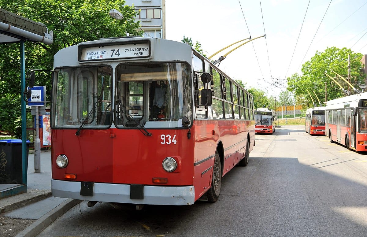 Videó: Keresem a magas szőkét a piros hetesről