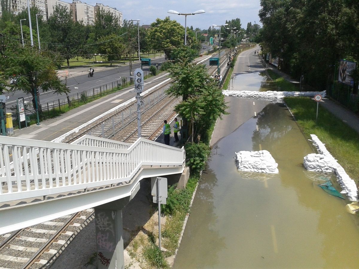 Lassan apad a Duna Budapestnél