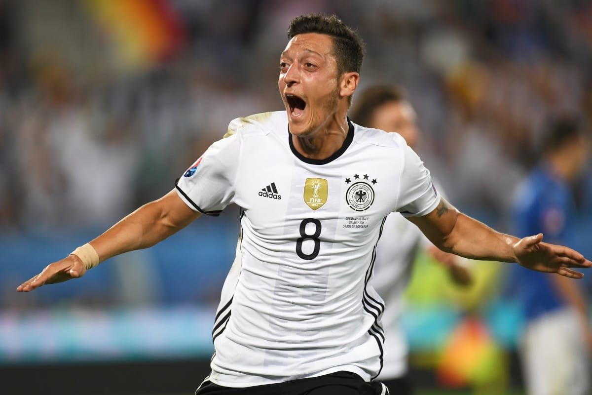 A Fenerbahcéban folytatja Mesut Özil