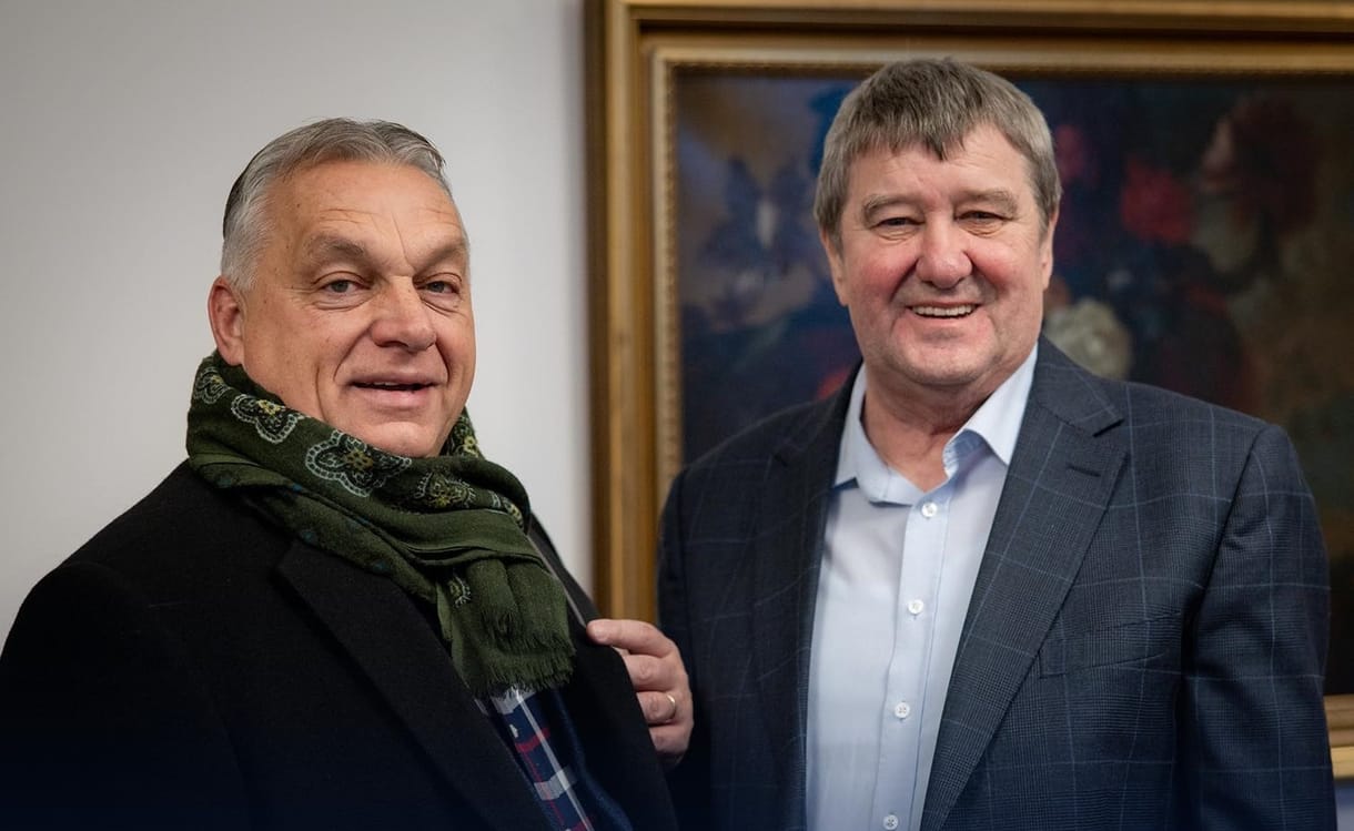 Orbán Viktor Tállai mellett jézuskázott egyet