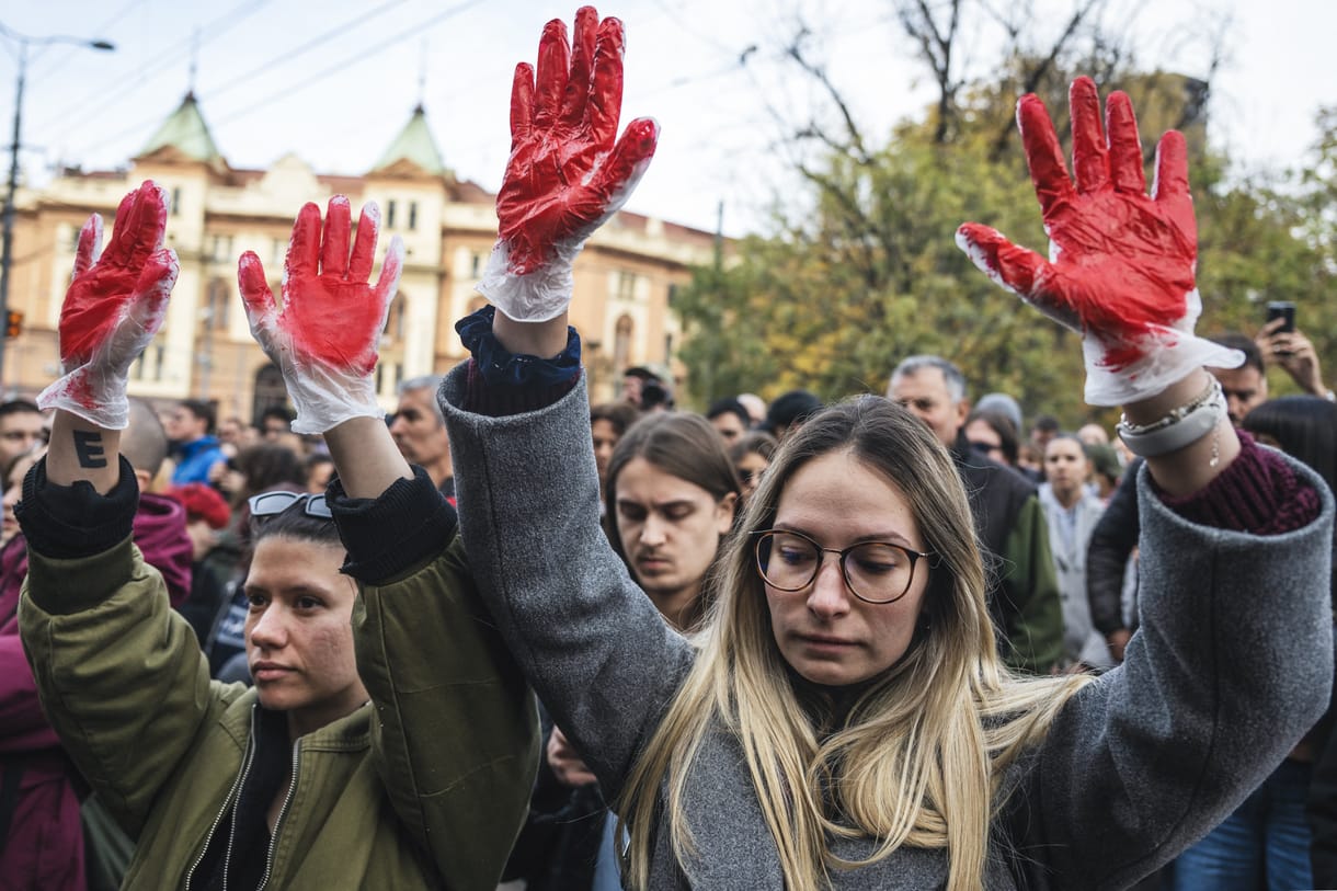 Vajdasági magyar értelmiségiek álltak az újvidéki tragédia miatt tüntető egyetemisták mellé