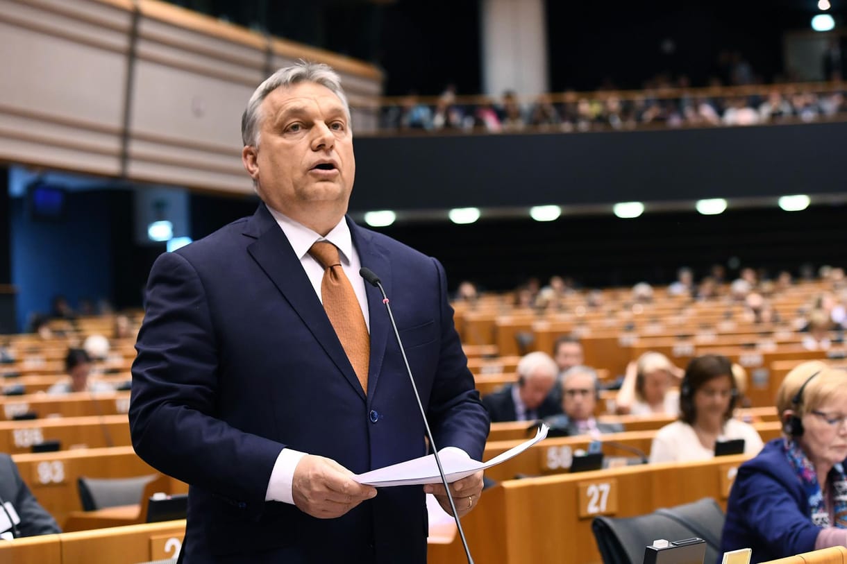 Már Orbán is a nácik ellen hozott amerikai törvénnyel takarózik civilügyben
