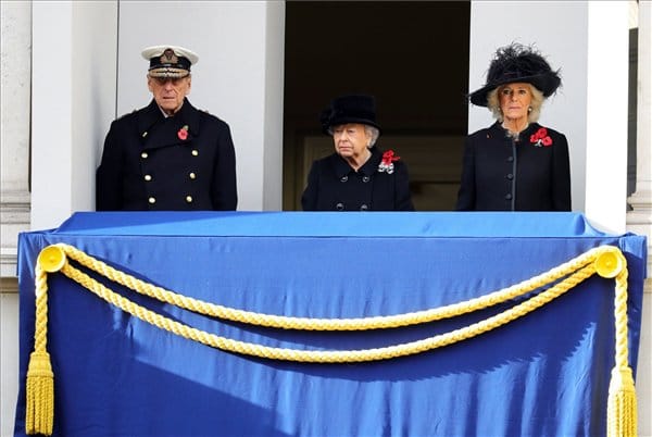 Brit háborús halottak - először nem koszorúzott a királynő