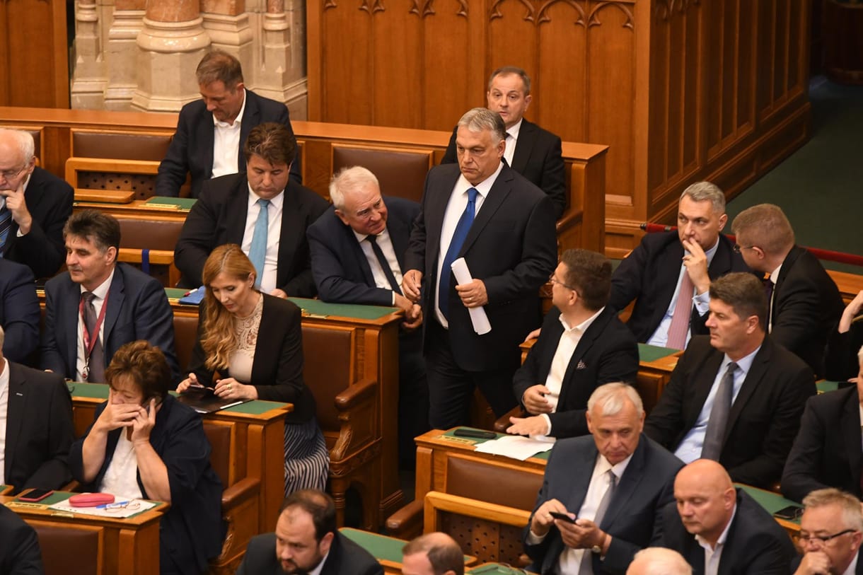 Orbánnál a kasszakulcs: ő szabja majd meg a miniszterek, államtitkárok, helyettes államtitkárok fizetését