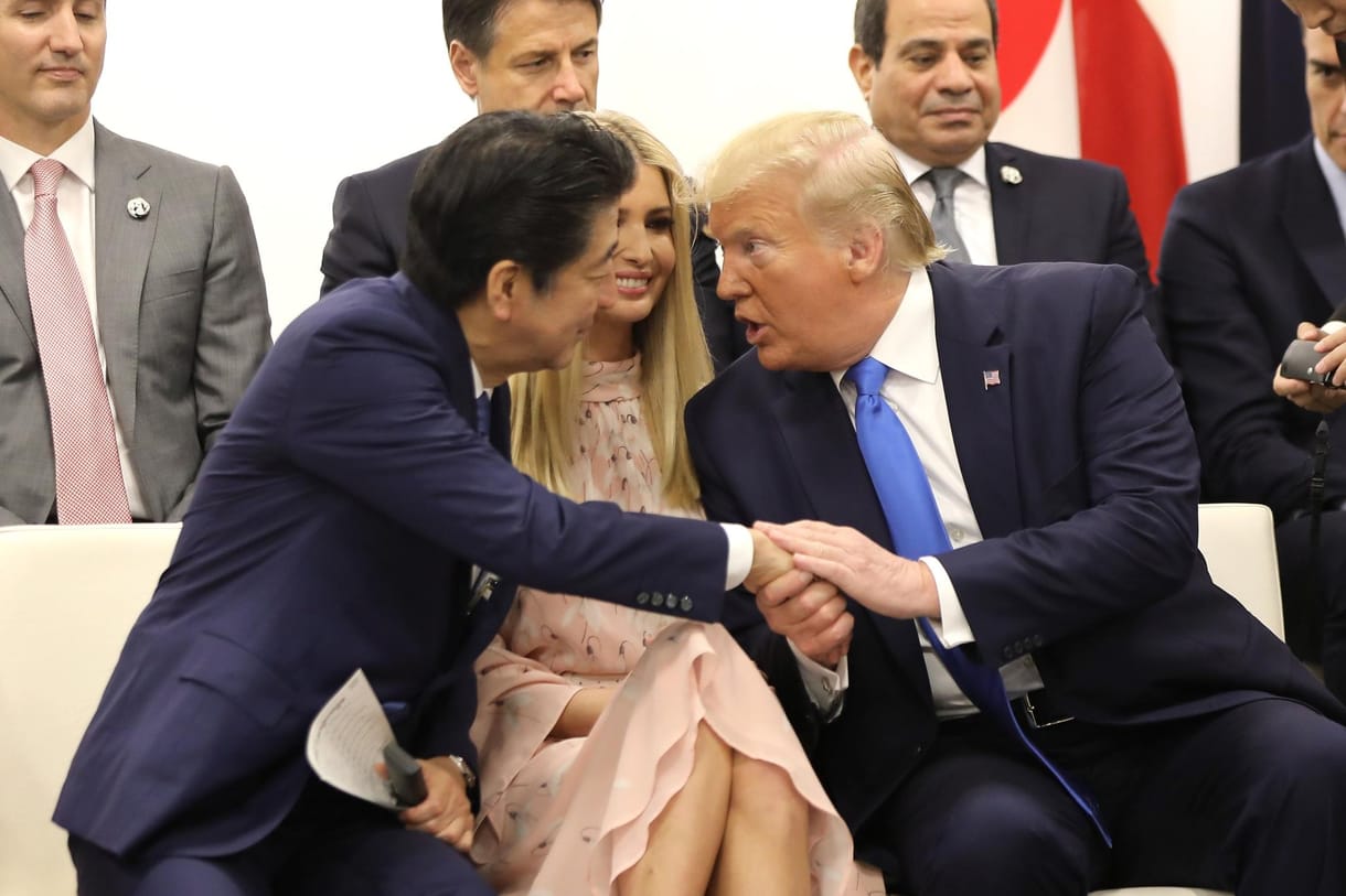Trump ellopta a show-t Ázsiában, ahol sok kedvére való diktátorral barátkozott