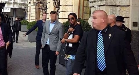 Politikusnak állt Ronaldinho, a választásokon is indulhat
