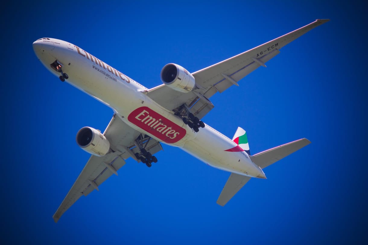Kifizeti a koronavírus-gyógyítást az Emirates, ha a gépein kapja el valaki a vírust