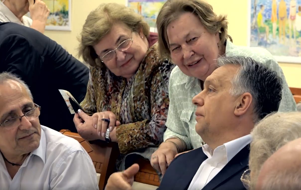 Nyugdíjasklubban jelentette be Orbán, hogy hamarosan elfogadják a Stop Sorost