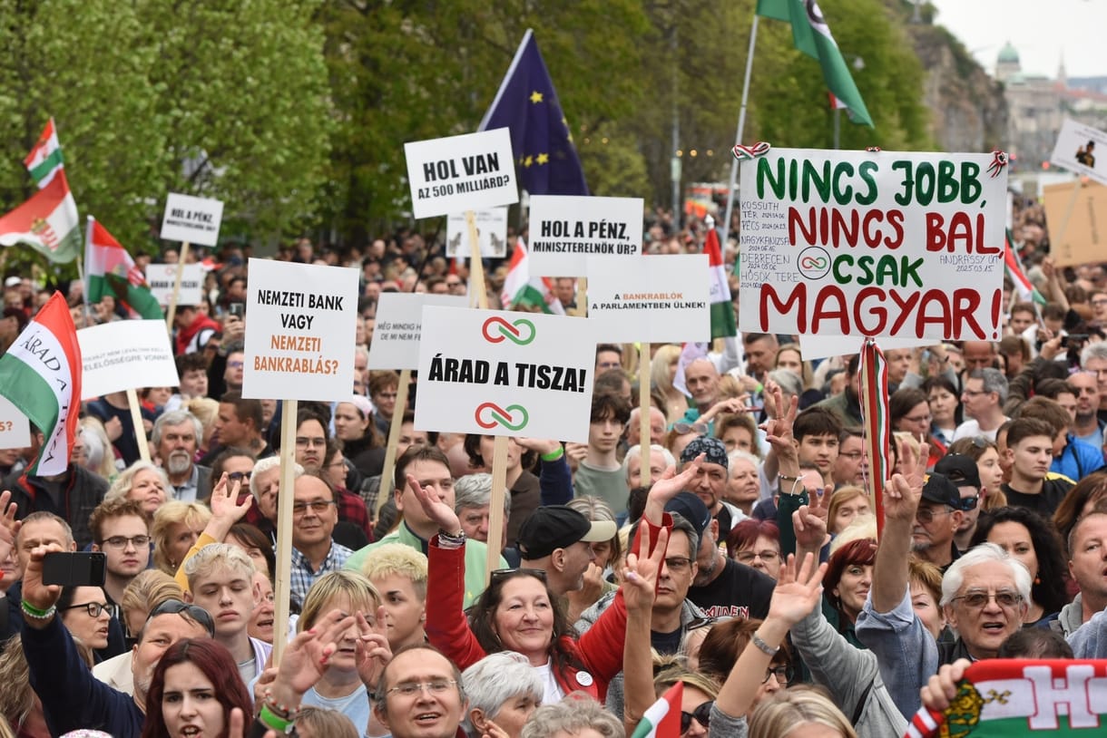 Farkas Zoltán: Magyarországon a csatatérnépesség voksaiért dúl a harc. A végsőkig