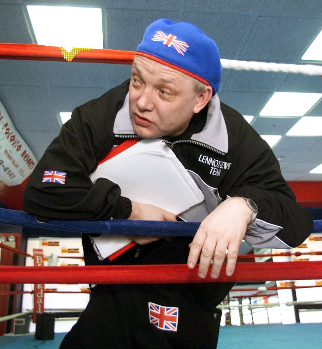 Nővé operáltatja magát Lennox Lewis menedzsere