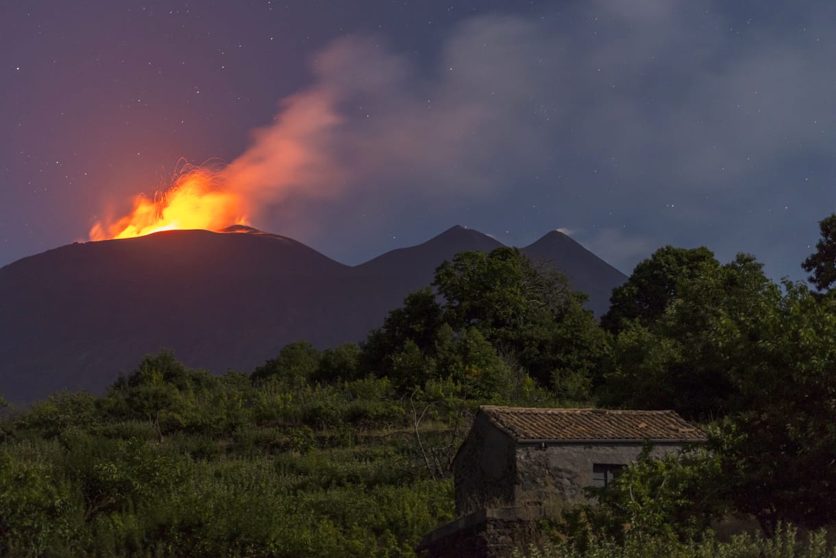 Kitört az Etna, leállították a repülőforgalmat Cataniában