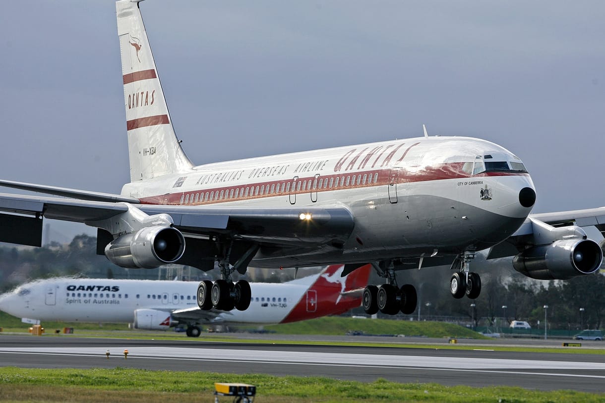 Travolta múzeumnak adja szeretett Boeing 707-esét