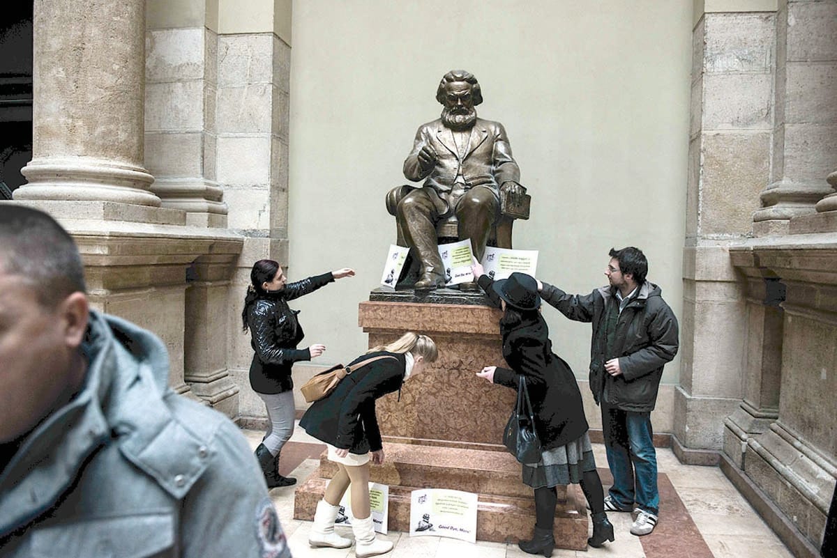 Eltűnt a Marx-szobor a Corvinusról