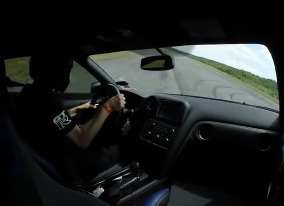 Bőven életveszélyes kategória egy 2000 lóerősre tuningolt Nissan GT-R