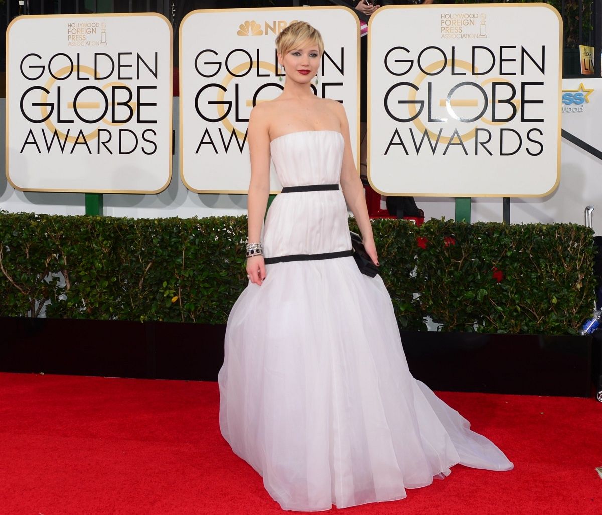 Jennifer Lawrence ruháján röhög az internetes világ – fotók