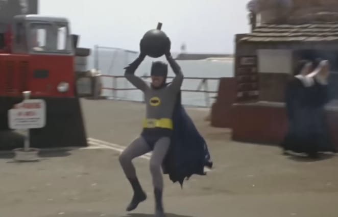 Videó: Így fejlődőtt Batman karaktere a negyvenes évektől máig