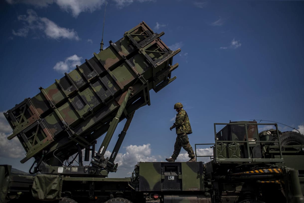 Szigoríthat a NATO, lehet, hogy több pénzt kell védelmi kiadásokra költenie a tagállamoknak