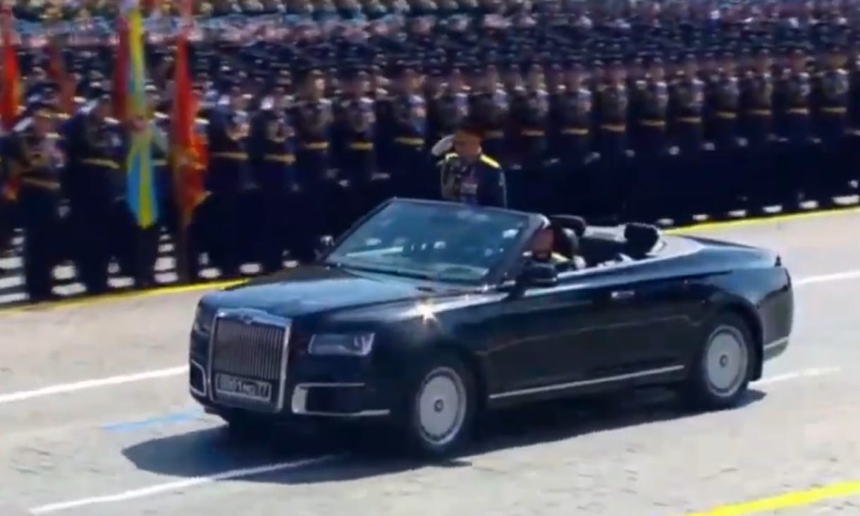 KCNA: Vlagyimir Putyin autót ajándékozott az észak-koreai vezetőnek