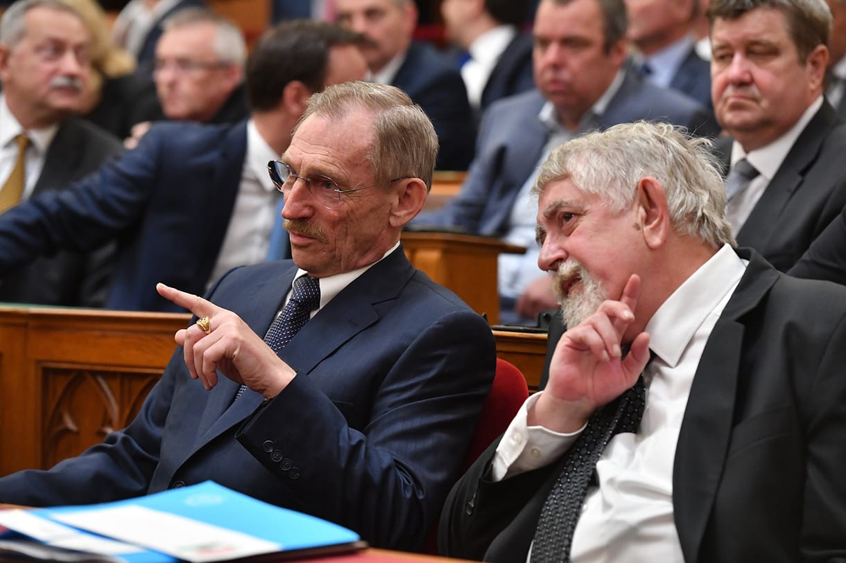 Kásler és Pintér harcáról szólhat az Emmi váratlan körlevele