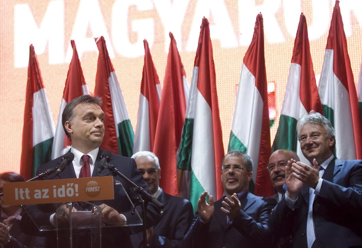 Kit neveztek először a rendszerváltás után oligarchának Magyarországon?