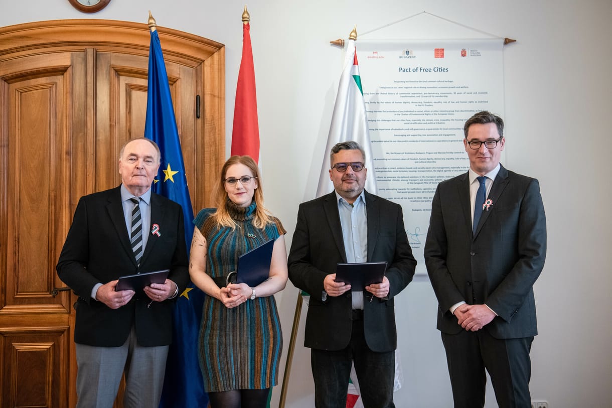A hatalomnak okozott kellemetlenséget és az egyedi orgánumot is díjazta a főváros 