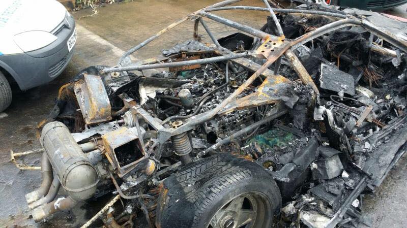 Fotók: tragikus véget ért egy Ferrari F40 élete