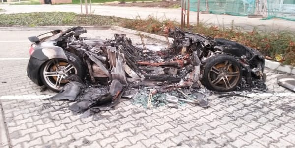 Felgyújtottak egy R8-as Audit fotó
