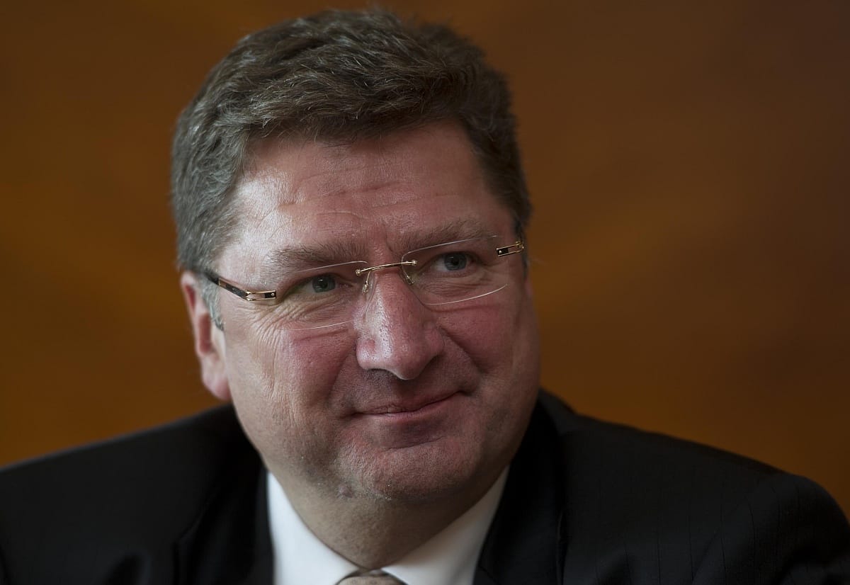 Parragh vinné a cégregisztrációs bevételeket is