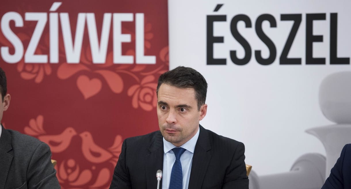 Mentőövet dobott, de csapdát is állított a kormány a Jobbiknak