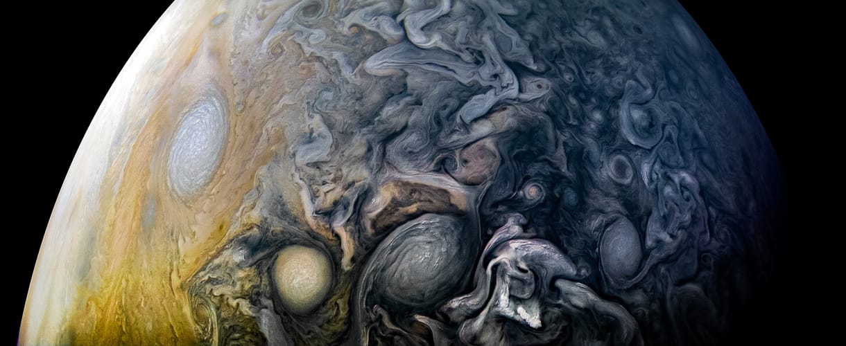 Szürreális fotót küldött haza a Juno űrszonda a Jupiterről – mutatjuk nagyban is