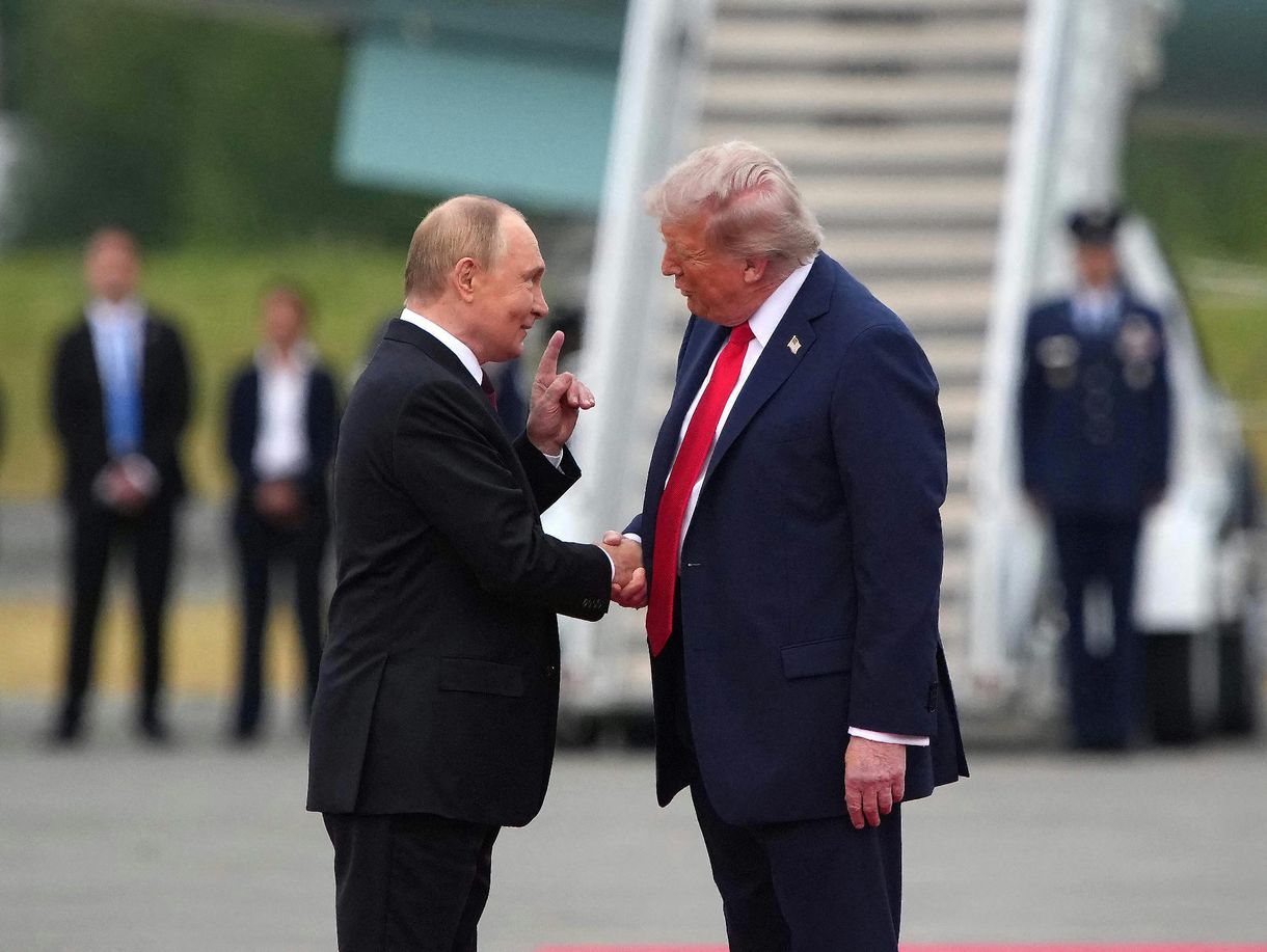 Mire lehet következtetni Trump és Putyin testbeszédéből?