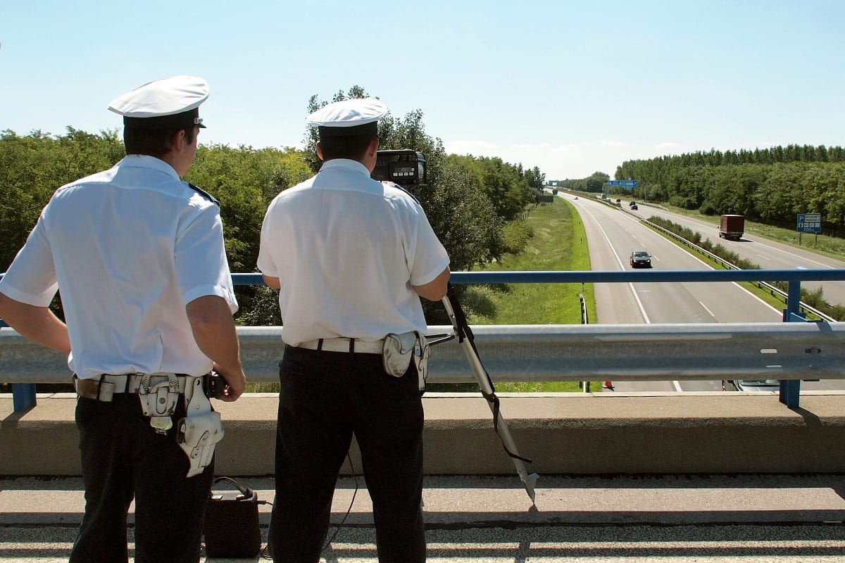 Ausztriában ért véget egy M1-esen indult autós üldözés