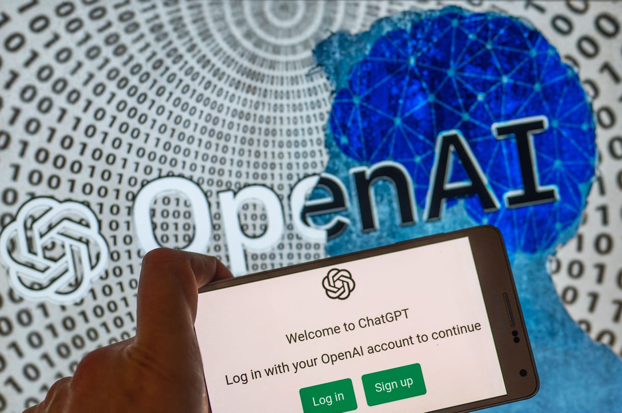 Megszületett az első magyar nyelvű tudományos értekezés, amit emberrel közösen a ChatGPT mesterséges intelligencia írt