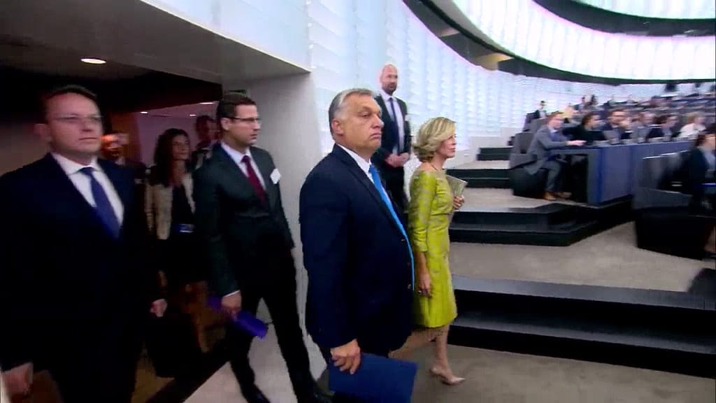 Sargentini Orbánnak: Egy kicsit elkésett, így nem tudtunk kezet rázni – videó