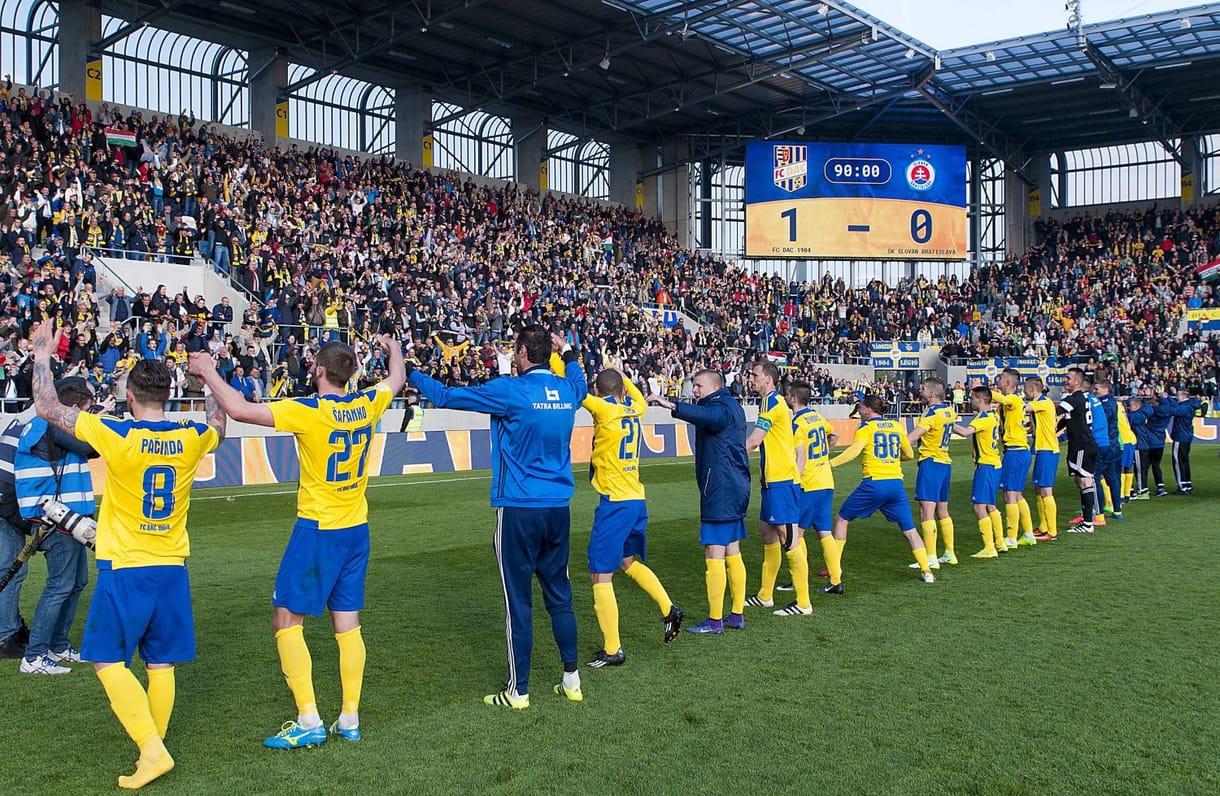 Nem lesz büntethető Szlovákiában a magyar himnusz eléneklése